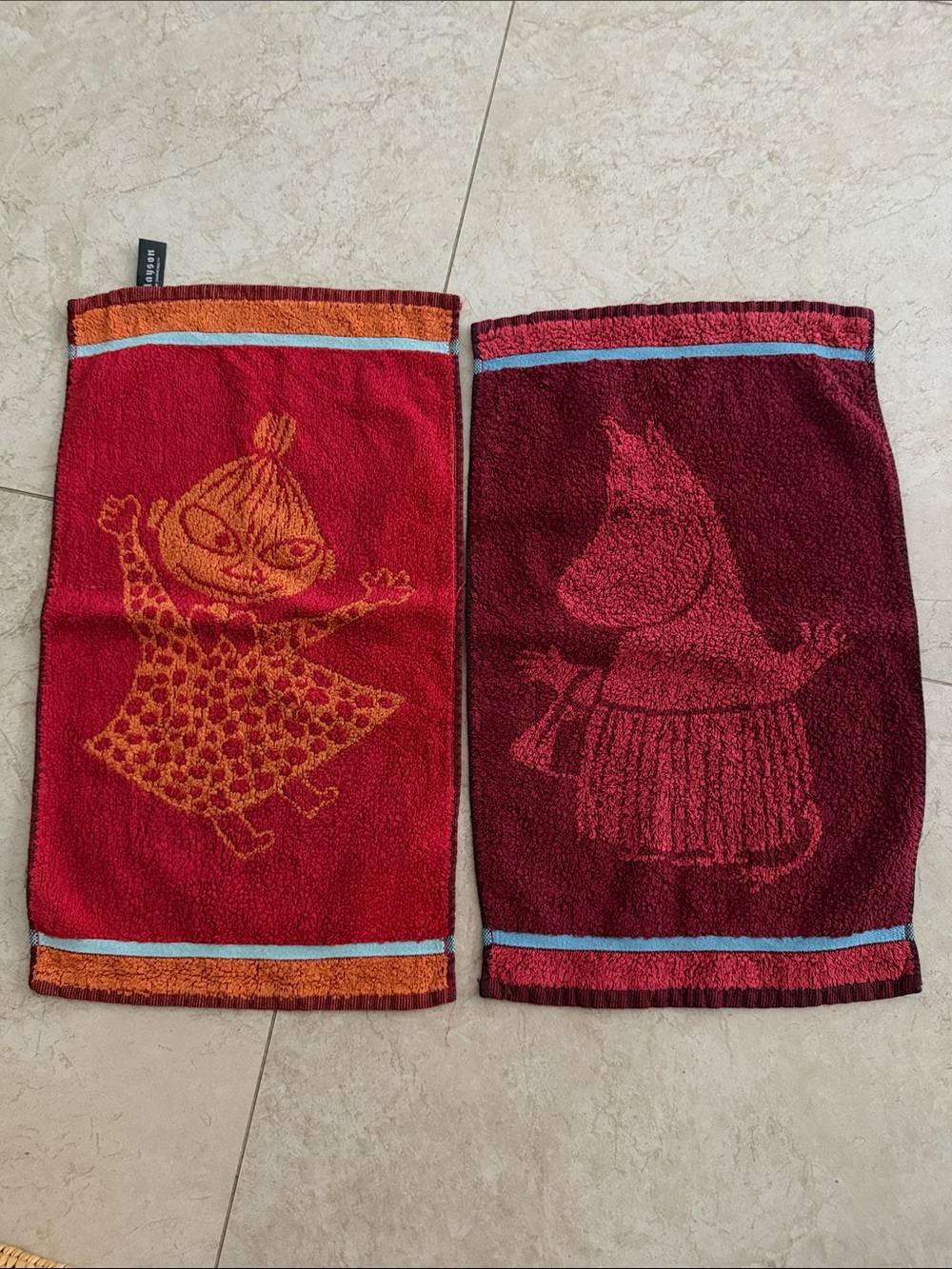 Moomin Finlayson Red Burgundy Hand Towels with Moomin Characters (2)